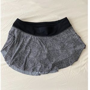 Lululemon black and white speckled skirt, size 4